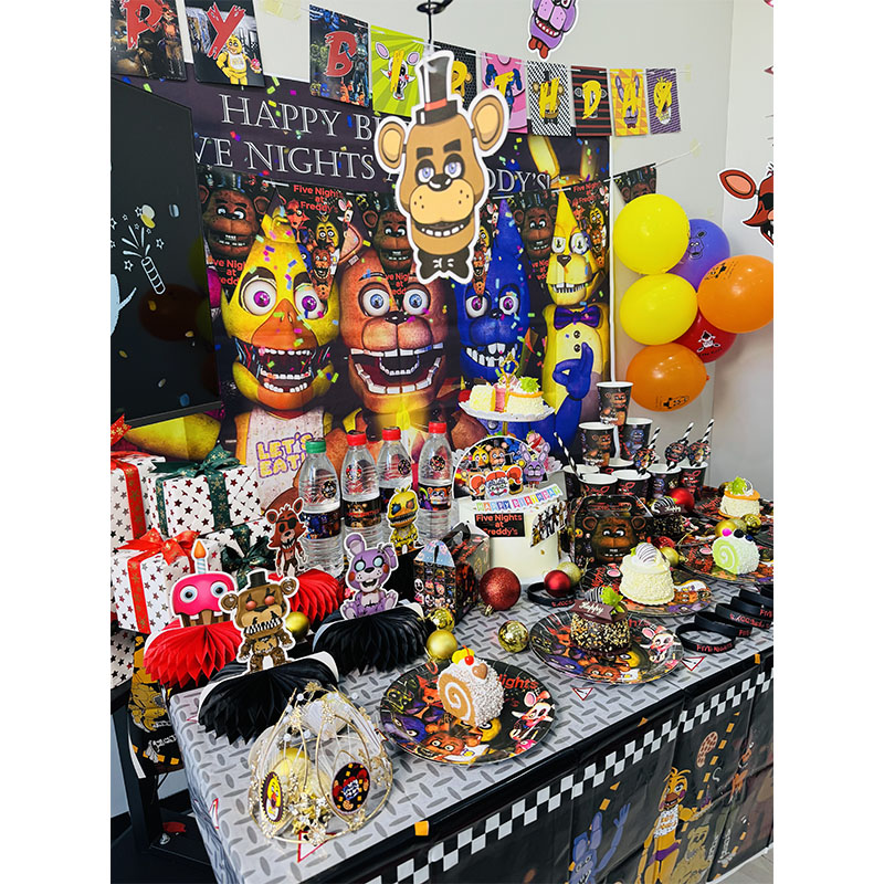 Piring Kertas Bertema FNAF, Ge - Party Games At Christmas ulasan dan harga